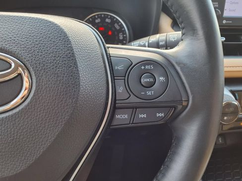 Used 2022 Toyota RAV4 XLE Premium AWD/4WD image 19