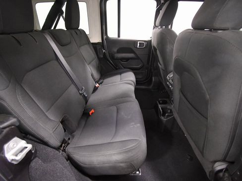 Used 2022 Jeep Wrangler Unlimited Sahara w/ Cold Weather Group image 15