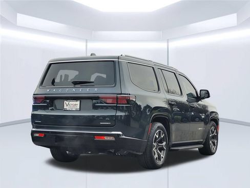 Used 2023 Jeep Wagoneer Series III AWD/4WD image 5
