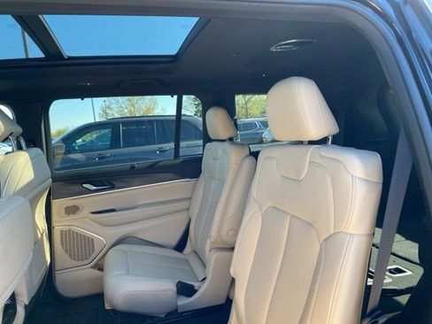 Used 2025 Jeep Grand Cherokee L Limited w/ Luxury Tech Group II AWD/4WD image 3