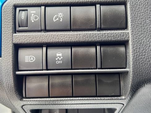 Certified 2025 Toyota Tacoma TRD Off-Road AWD/4WD image 35