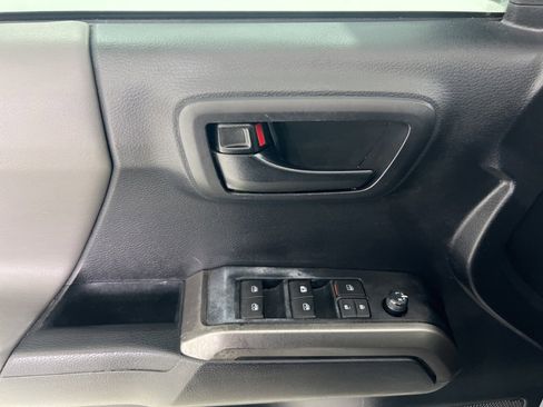 Used 2020 Toyota Tacoma SR5 image 19