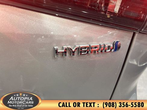 Used 2024 Toyota Highlander XLE AWD/4WD image 46