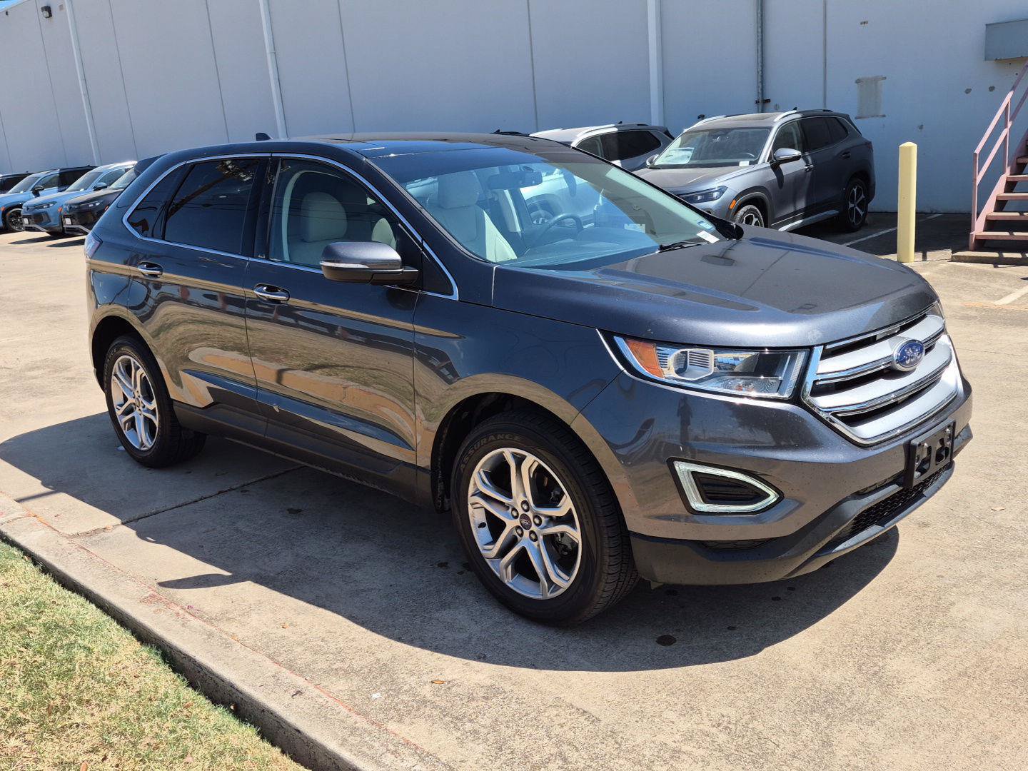 Used 2018 Ford Edge Titanium w/ Equipment Group 301A FWD image 3