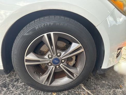 Used 2018 Ford Focus SE w/ SE Appearance Package FWD image 9