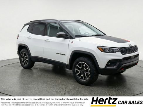 Used 2025 Jeep Compass Trailhawk image 1