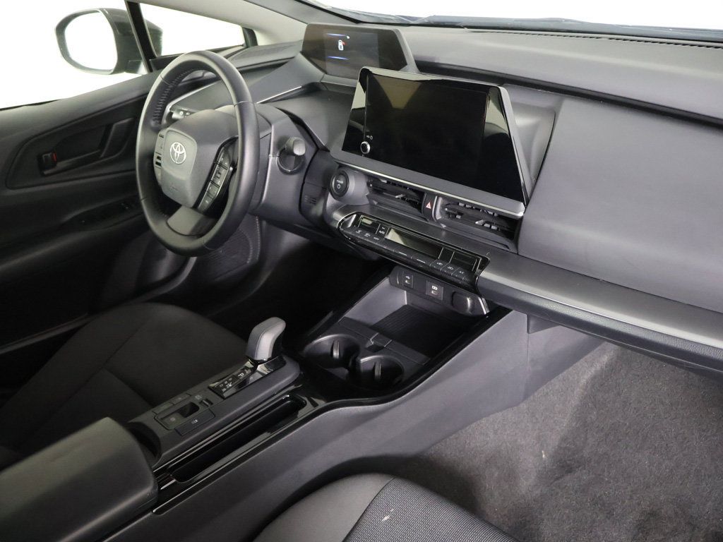 Used 2025 Toyota Prius LE FWD image 22
