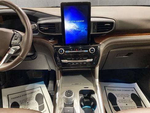 Certified 2021 Ford Explorer King Ranch w/ Premium Technology Package AWD/4WD image 15