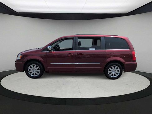 Used 2011 Chrysler Town & Country Touring-L w/ Entertainment Group #2 FWD image 5