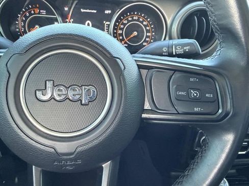 Used 2022 Jeep Gladiator Sport AWD/4WD image 16