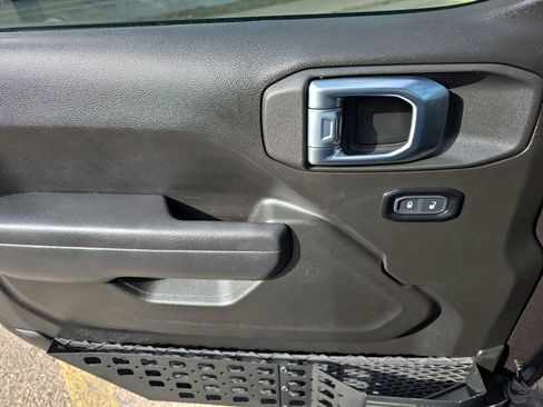 Used 2025 Jeep Wrangler Sport image 23