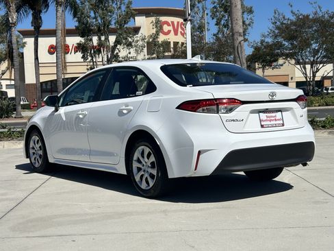 Certified 2025 Toyota Corolla LE FWD image 4