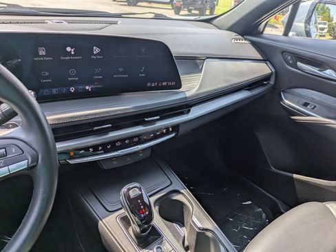Used 2025 Cadillac XT4 Premium Luxury FWD image 22