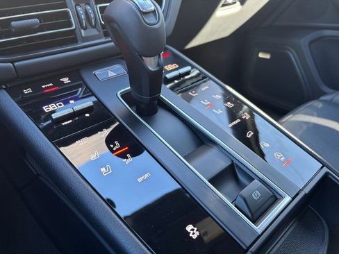 Certified 2025 Porsche Macan image 21
