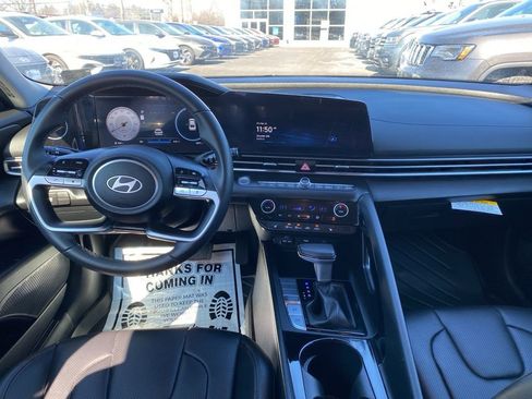 Certified 2025 Hyundai Elantra Limited image 10