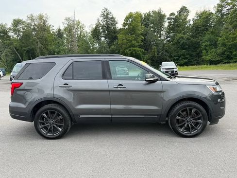 Used 2019 Ford Explorer XLT w/ Equipment Group 202A AWD/4WD image 6