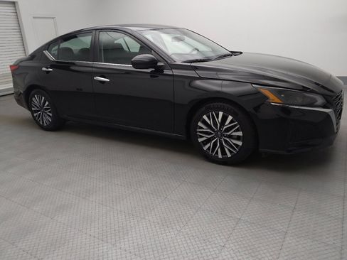 Used 2023 Nissan Altima 2.5 SV image 11