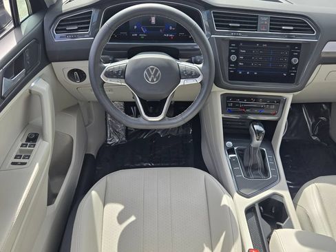 Certified 2022 Volkswagen Tiguan SE FWD image 14