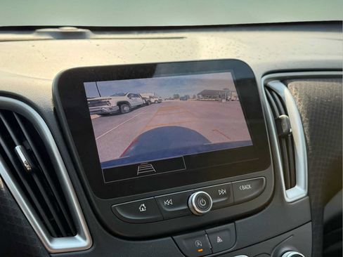 Used 2025 Chevrolet Malibu LS FWD image 17