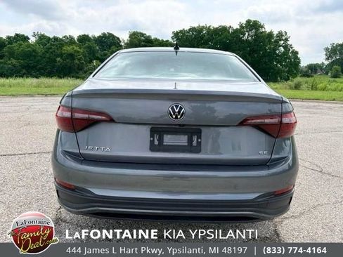 Used 2024 Volkswagen Jetta SE FWD image 4