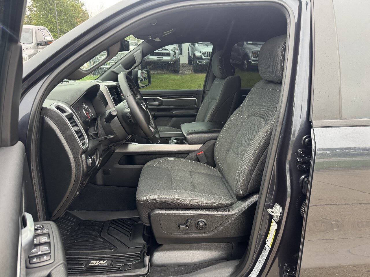 Used 2019 RAM 1500 Big Horn AWD/4WD image 11