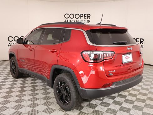 Used 2025 Jeep Compass Latitude image 22