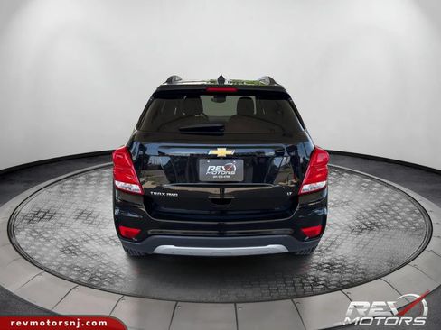 Used 2018 Chevrolet Trax LT w/ Sun & Sound Package AWD/4WD image 4