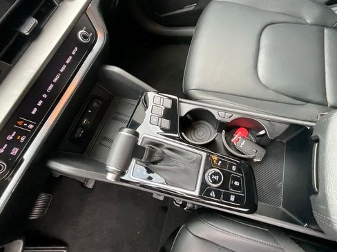 Used 2025 Kia Sportage EX image 16