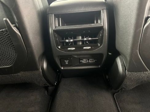 Used 2025 Jeep Grand Cherokee Altitude AWD/4WD image 33