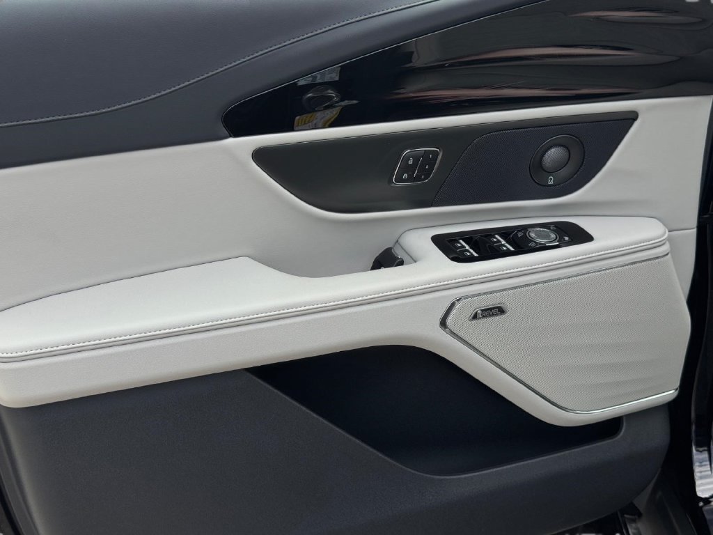 New 2026 Lincoln Nautilus Reserve AWD/4WD image 21