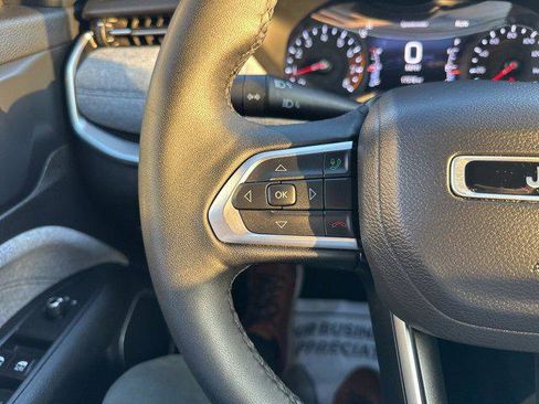 Certified 2025 Jeep Compass Latitude image 21