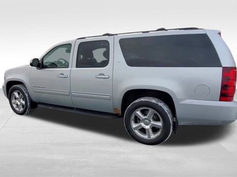 Used 2014 Chevrolet Suburban LT image 6