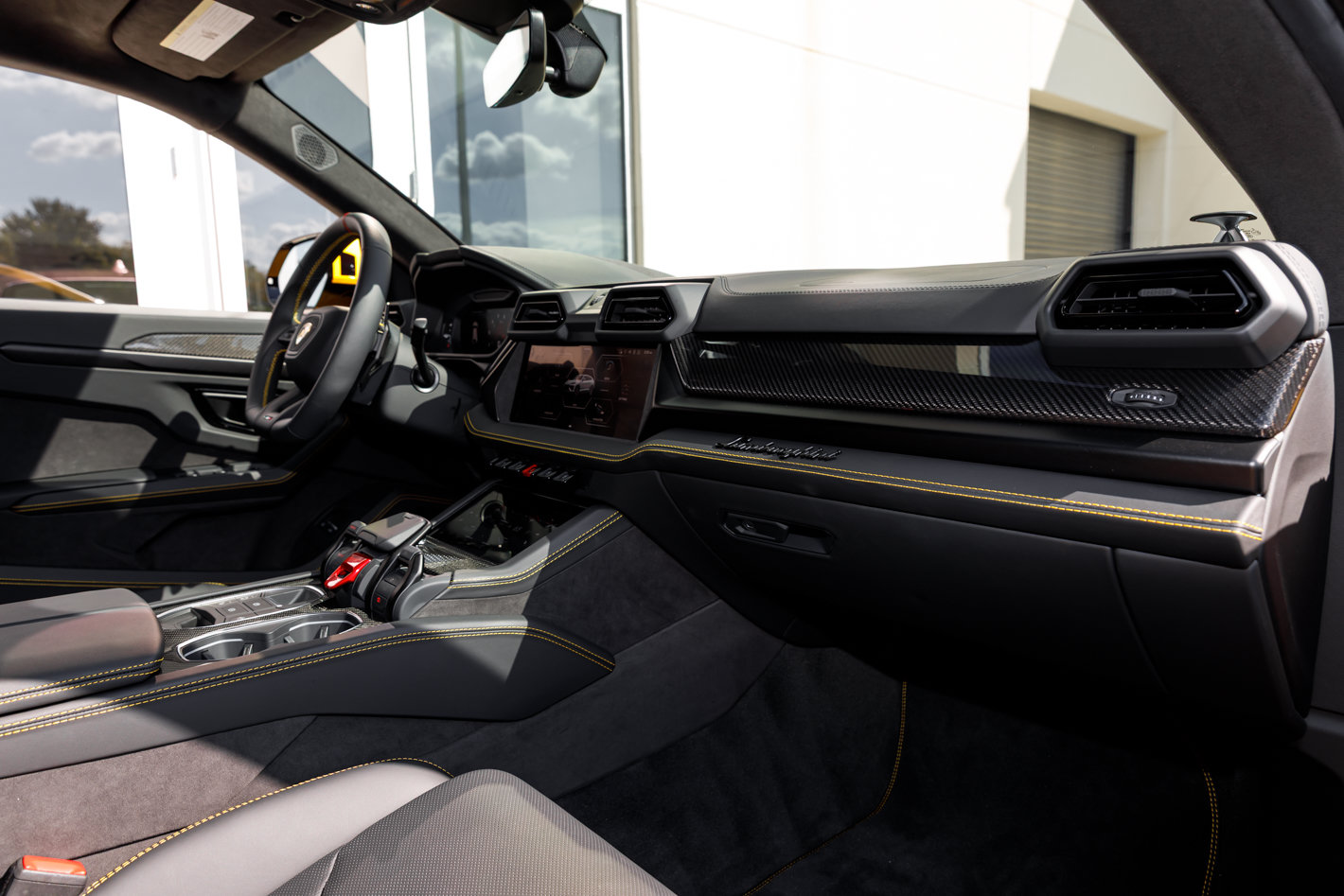 Used 2025 Lamborghini Urus S AWD/4WD image 47
