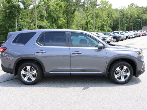 Used 2025 Honda Pilot EX-L image 9
