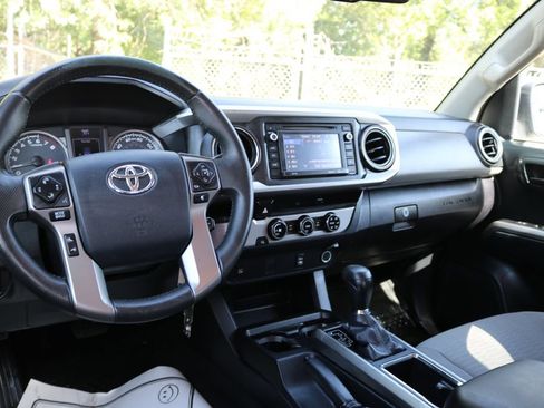 Used 2016 Toyota Tacoma SR5 w/ SR5 Appearance Package (SN) RWD image 14