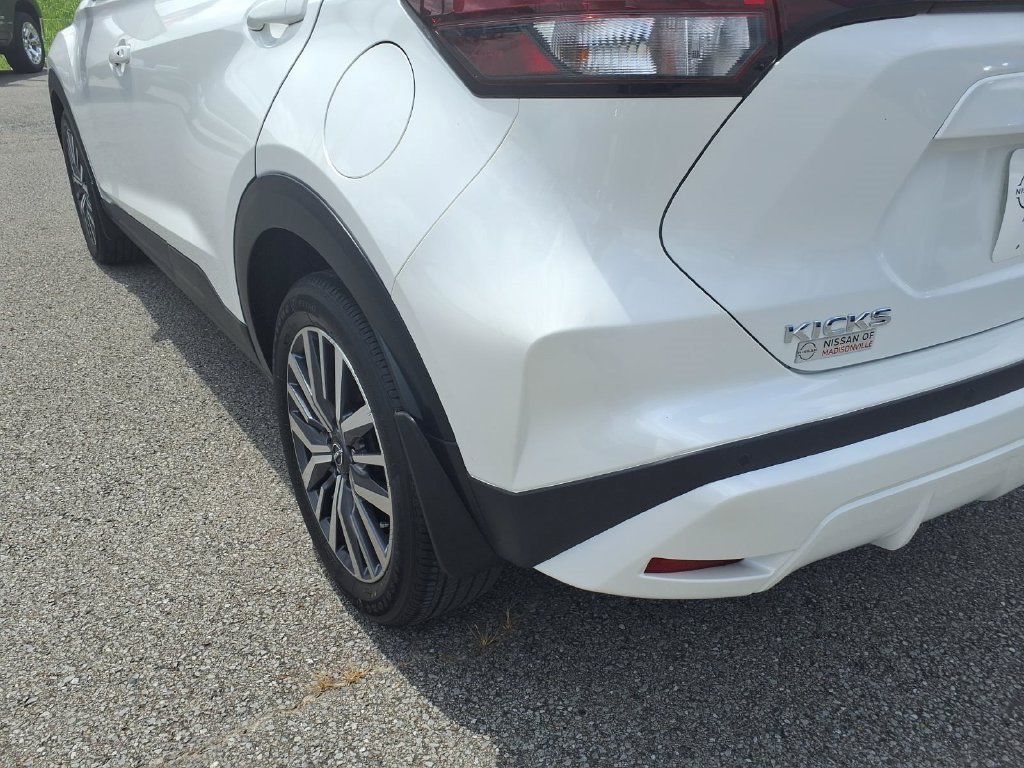 Used 2023 Nissan Kicks SV FWD image 19