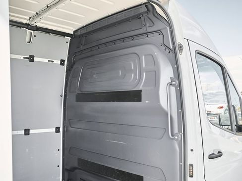 Used 2025 Mercedes-Benz Sprinter 2500 image 14
