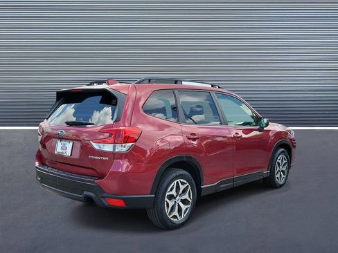Used 2022 Subaru Forester Premium AWD/4WD image 3
