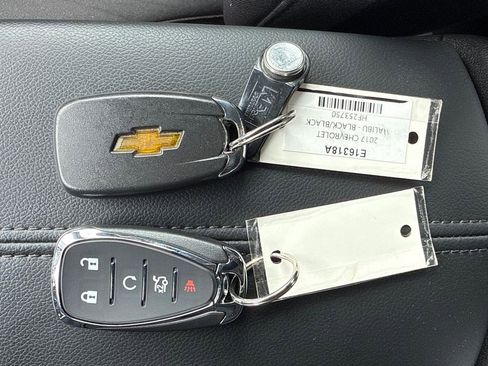 Used 2017 Chevrolet Malibu LT image 4