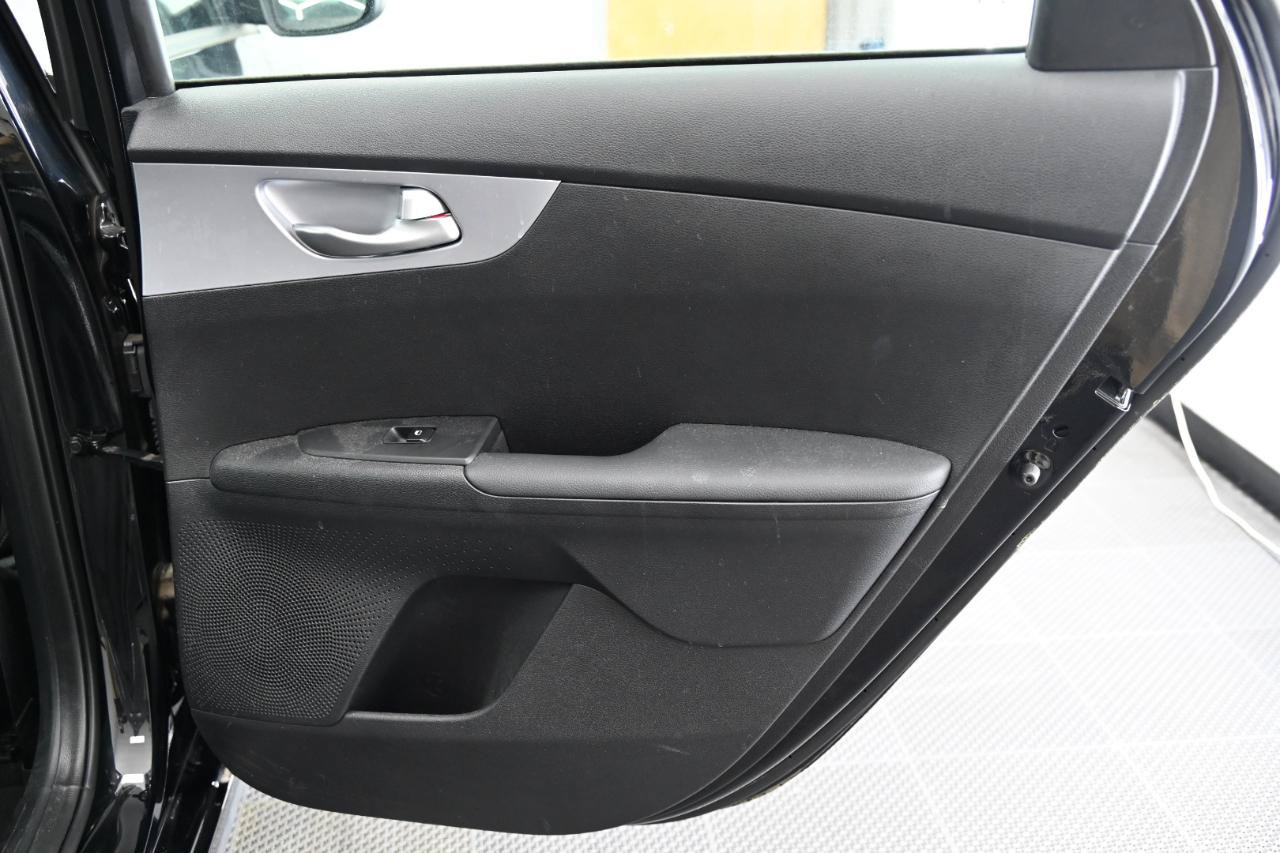 Used 2023 Kia Forte LXS w/ LXS Technology Package FWD image 31
