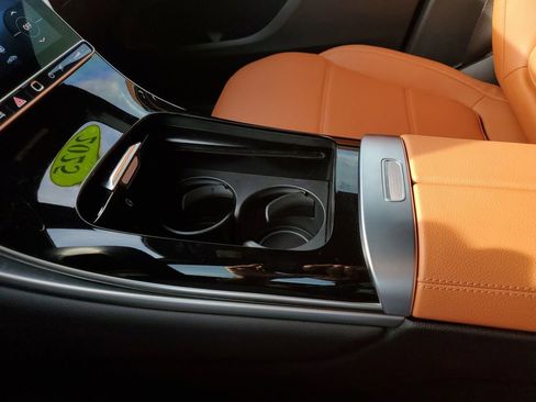 Used 2025 Mercedes-Benz GLC 300 image 33