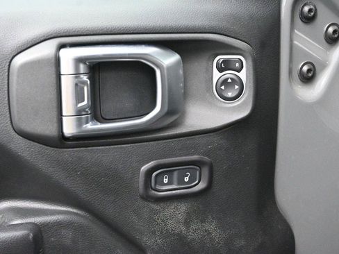 Used 2018 Jeep Wrangler Rubicon AWD/4WD image 11