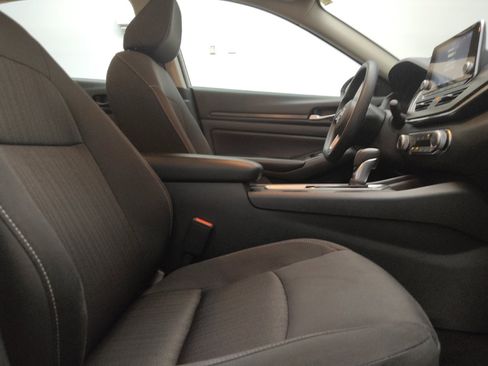 Used 2025 Nissan Altima 2.5 SV FWD image 21
