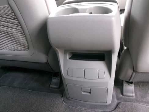 Used 2018 Kia Sedona L image 34