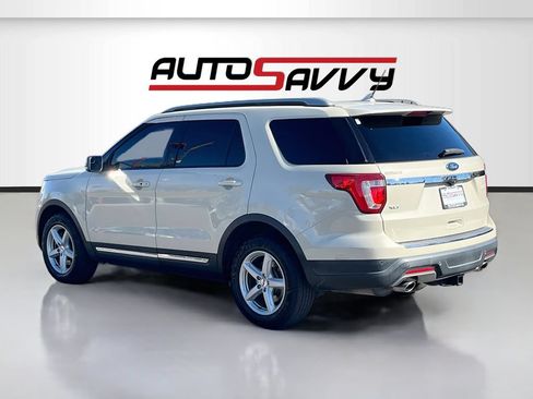 Used 2018 Ford Explorer XLT w/ Equipment Group 201A FWD image 5