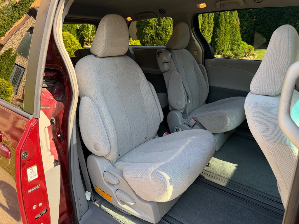 Used 2012 Toyota Sienna LE FWD image 19
