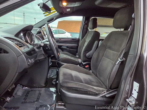 Used 2017 Dodge Grand Caravan SE image 9