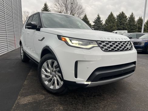New 2026 Land Rover Discovery S image 5