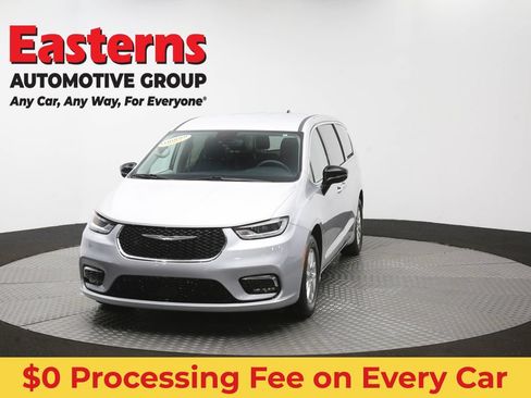 Used 2024 Chrysler Pacifica Touring-L FWD image 54