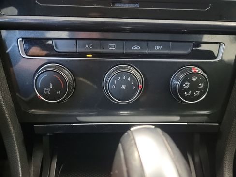 Used 2019 Volkswagen Golf S FWD image 21